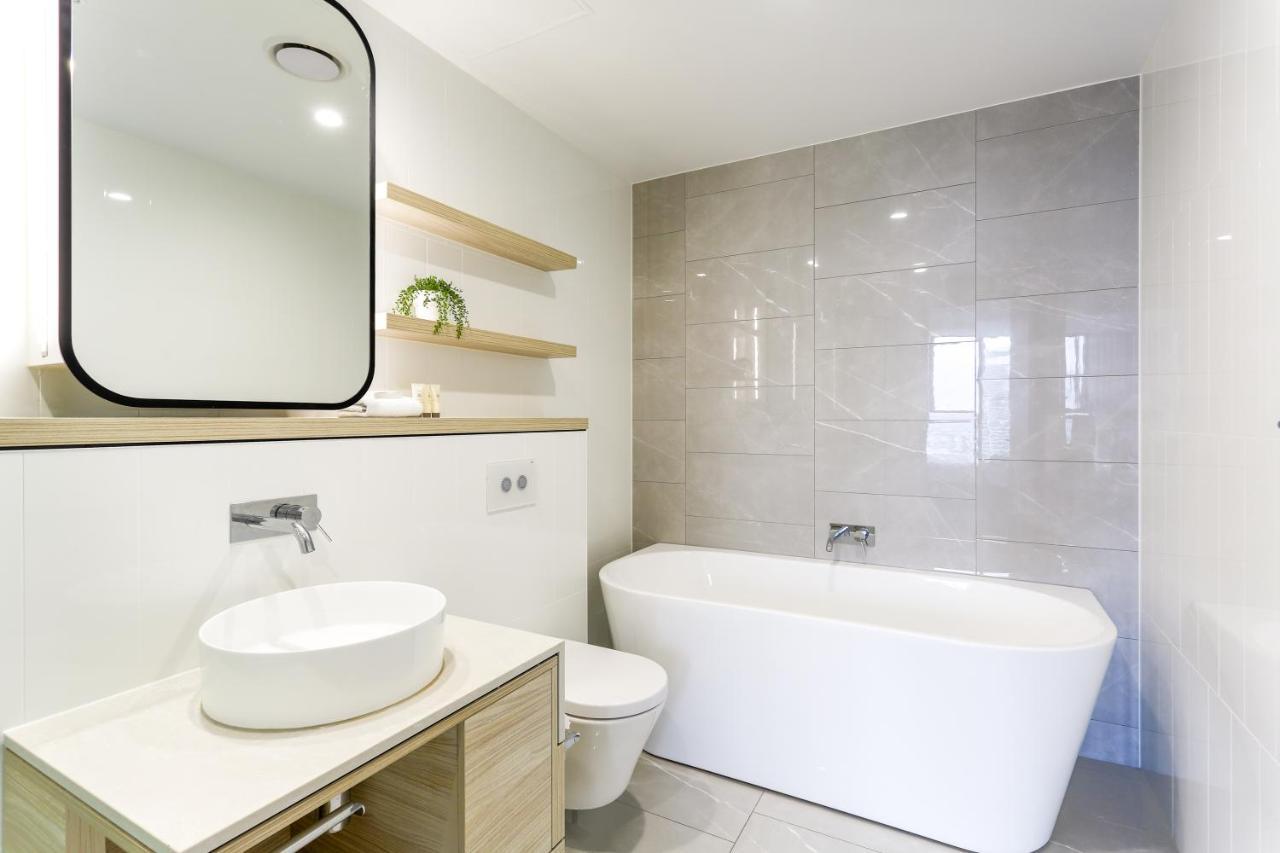 Sea View Beachfront Apartment In Surfers 골드코스트 외부 사진